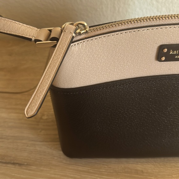 Kate Spade Crossbody - Picture 3 of 7